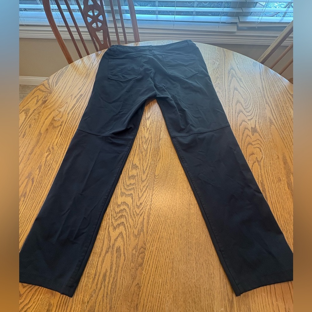 Lululemon Mens ABC Tech Chino Pants Black Sz 33 29.5” Inseam - Picture 2 of 13